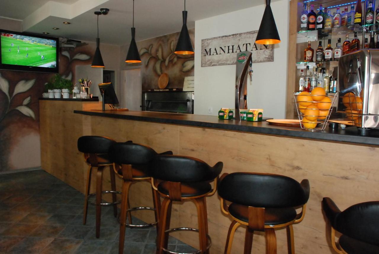 Hotelik Manhatan Radzyn Podlaski Extérieur photo